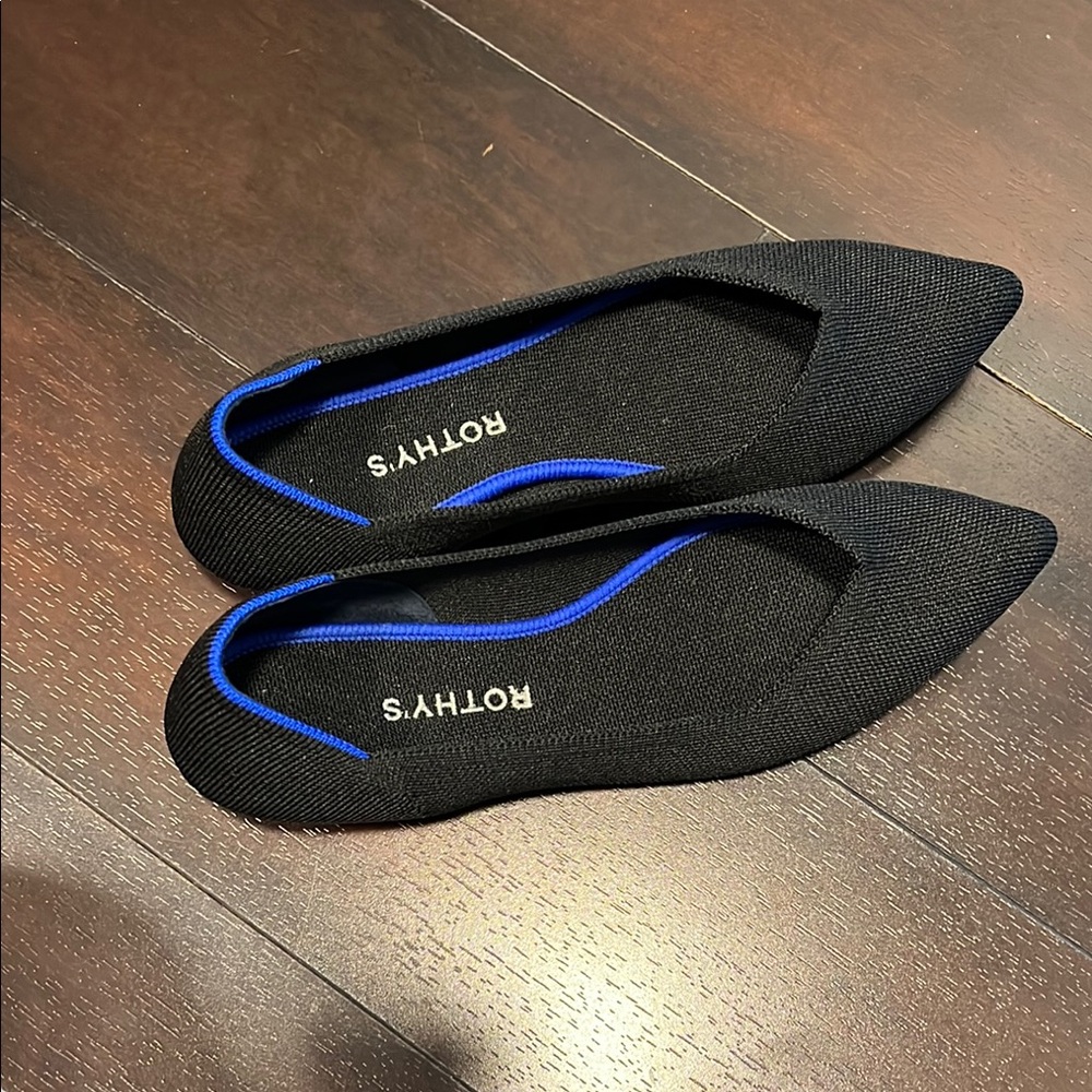 Women’s Rothy's Black Pointed Flats 9.5